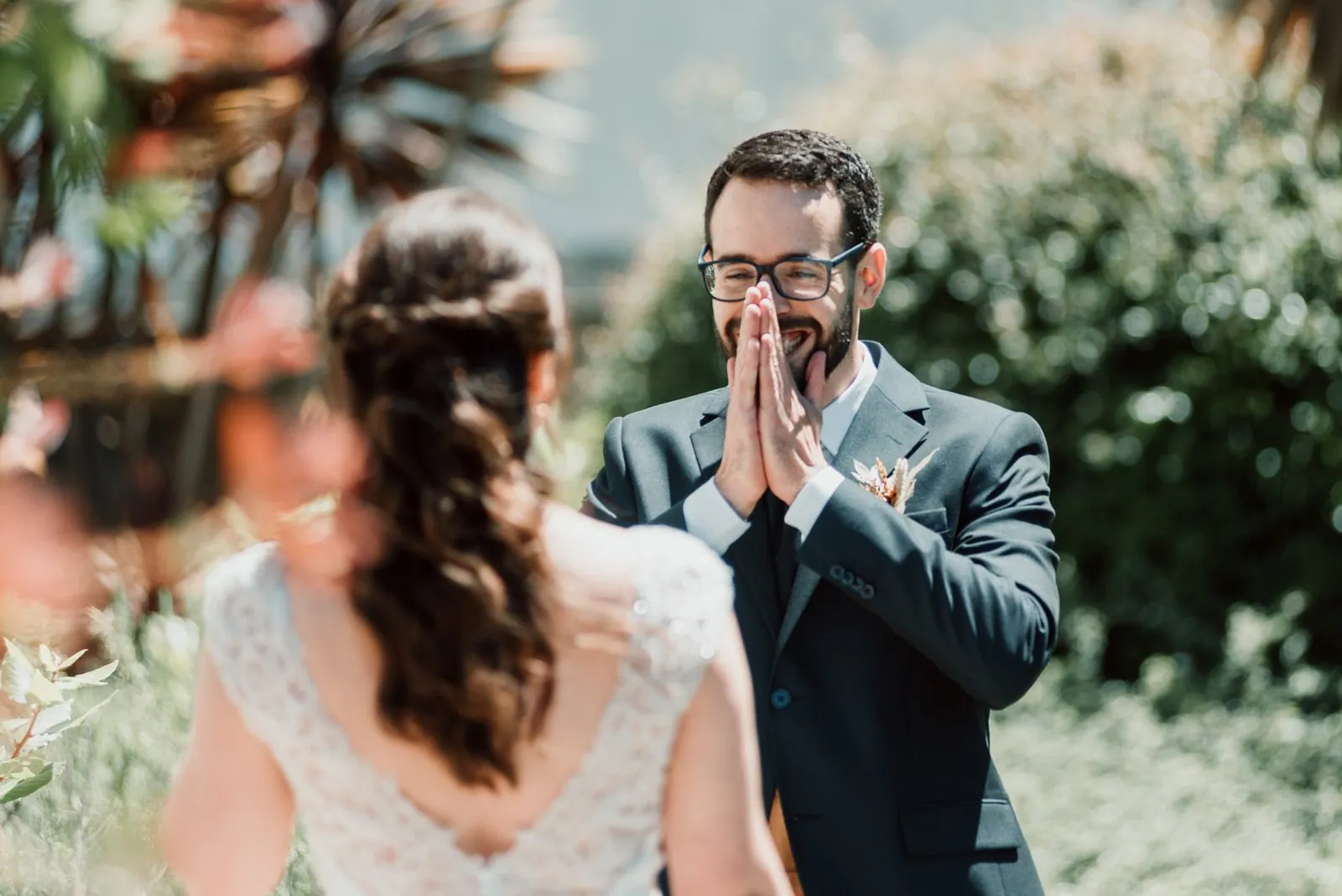 First Look Photos: A Complete Guide to This Intimate Wedding Moment
